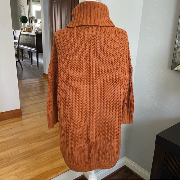Express Turtleneck Cableknit Oversized Sweater - Picture 3 of 10